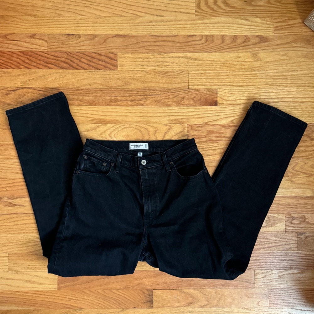 Abercrombie Curve Love Ultra High Rise 90s Straight Jean